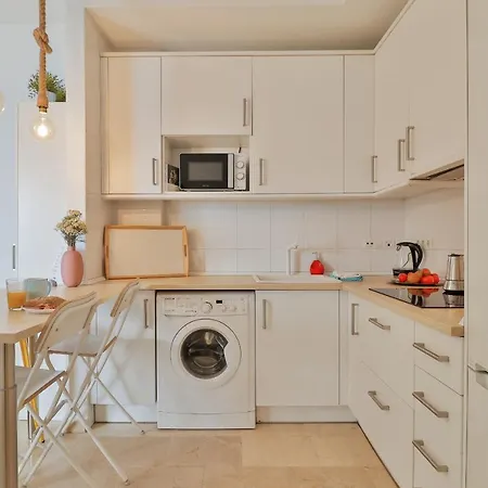 C41 - Modern & Comfy Flat Center *