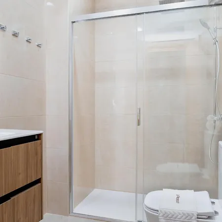 C41 - Modern & Comfy Flat Center *