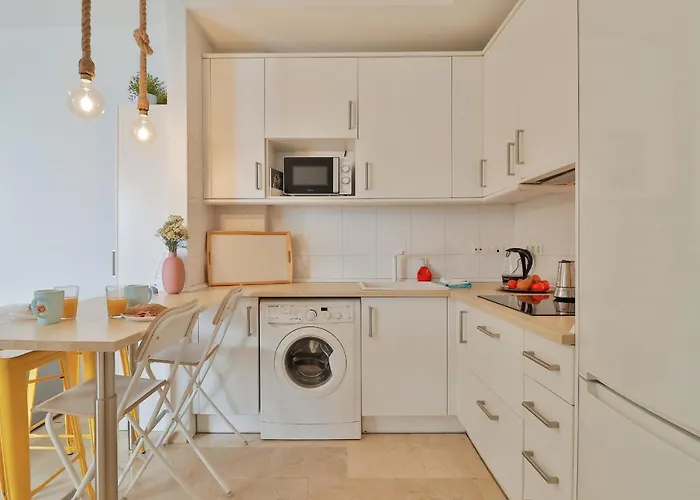 C41 - Modern & Comfy Flat Center *